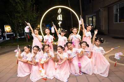 京小兔 非遗娃娃演绎千年人月对话